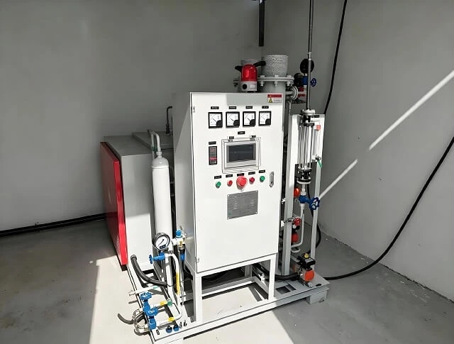 10Nm&sup3; / h توفير الطاقة فرن تكسير الأمونيا الأوتوماتيكي H2 N2 مولد الغاز الواقي